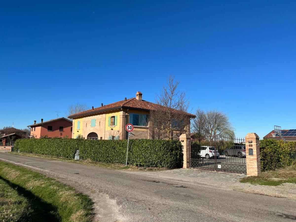 * * * * * Splendida Casa Di Campagna Кастеназо Екстериор снимка